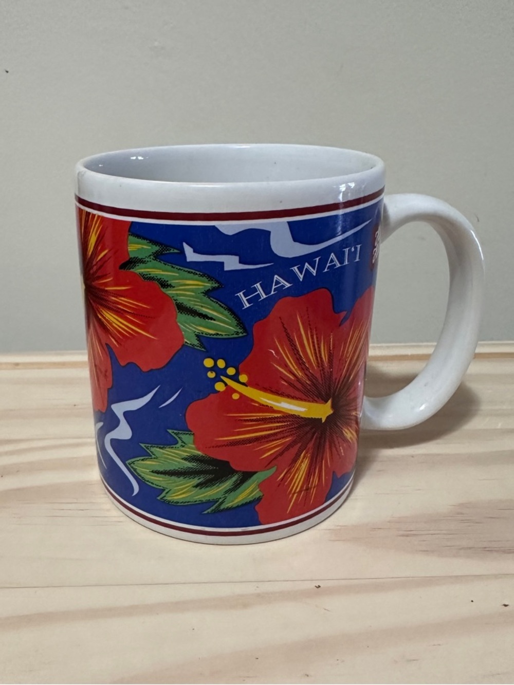 Vintage 90s Hilo Hattie Coffee Mug Tea 1997 Hawaii Island Red Hibiscus Floral